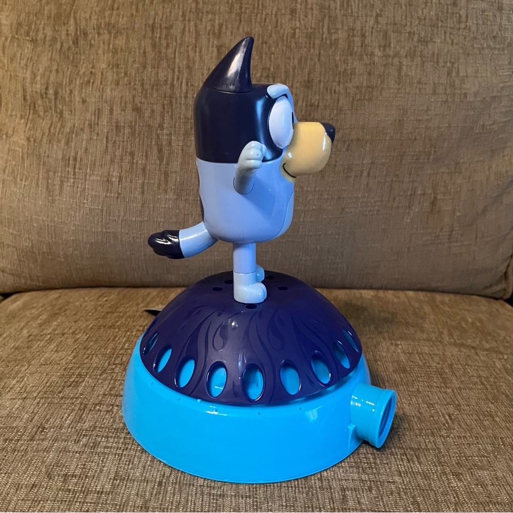 Bluey Spinning Sprinkler NWT - Picture 4 of 13